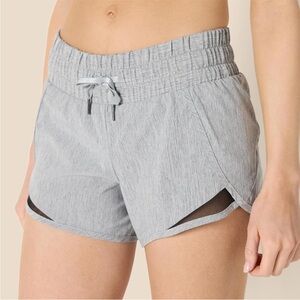 Amazon Essentials Women's Regular-Fit Athletic Ruched Waistband Woven Shorts